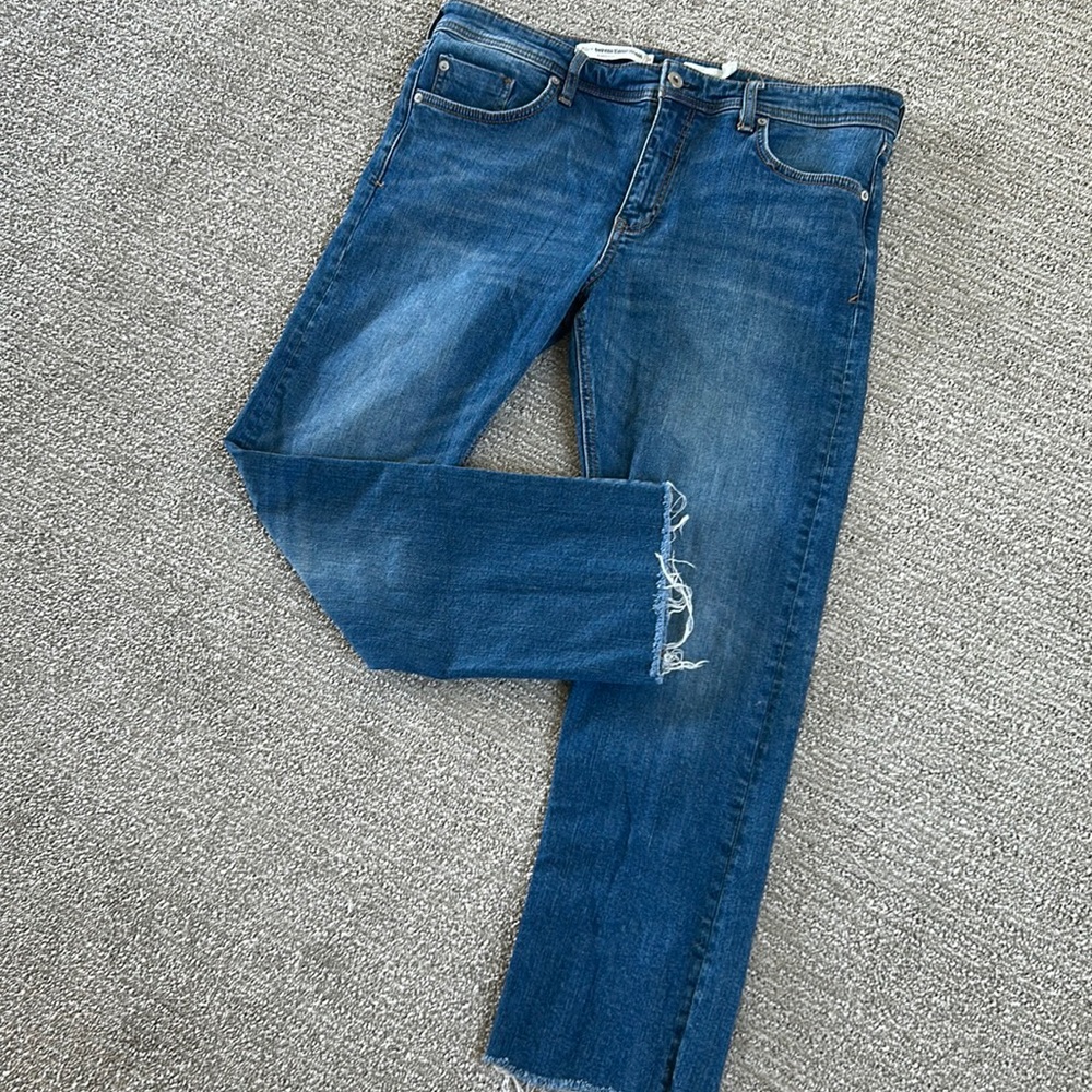 ANTHROPOLOGIE BRAND PILCRO, slim straight with distressed hem. Size 32.